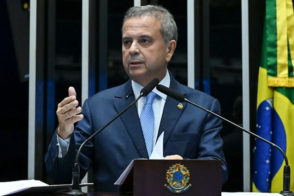Senador propõe mudança no rito de impeachment no Senado