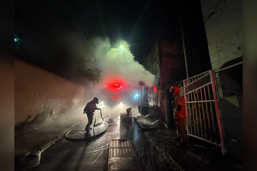 Sobrinha suspeita de incendiar casa com tia e adolescente em BH
