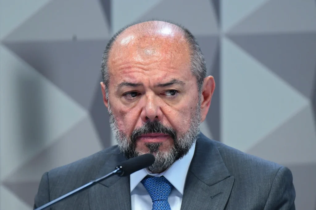 Supremo retira tornozeleira eletrônica de ex-presidente do INSS