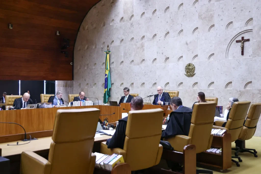 Supremo Tribunal Federal enfrenta divisão interna em crise