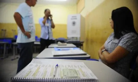 Tre-pe destaca regras para uso da cola eleitoral nas Eleições 2026
