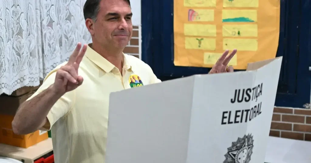 Ações brasileiras sobem em Nova York com liderança de Flávio Bolsonaro
