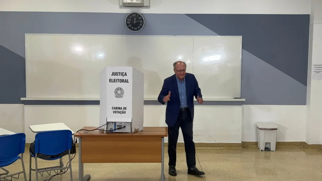 Alckmin critica violência política e expressa confiança na vitória de Lula
