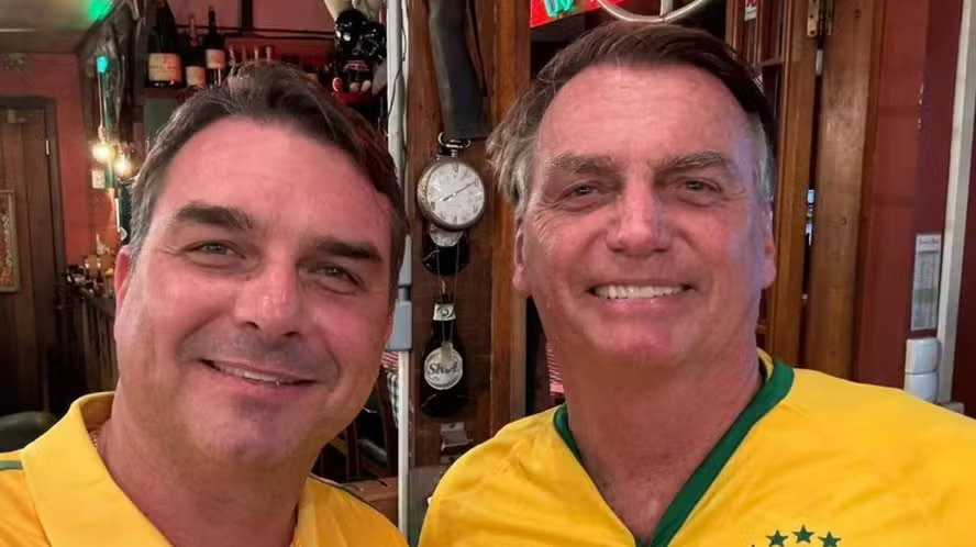 Aliados de Flávio Bolsonaro divididos sobre possível soltura de Jair