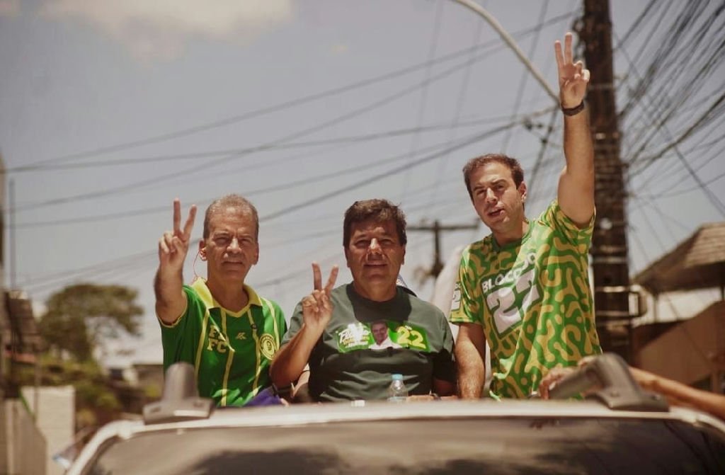 Carreata em apoio a Flávio Bolsonaro reúne centenas no Recife