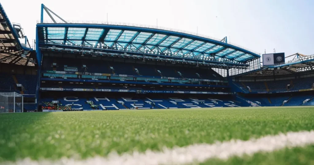 Chelsea enfrenta Tottenham em confronto decisivo na Premier League