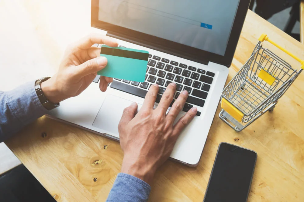 Compras online desafiam controle financeiro dos consumidores