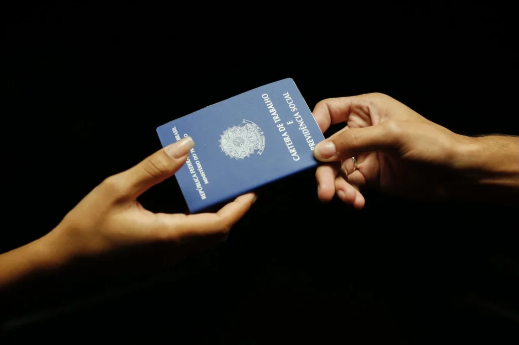 Desemprego no Brasil atinge menor nível desde 2012, aponta IBGE