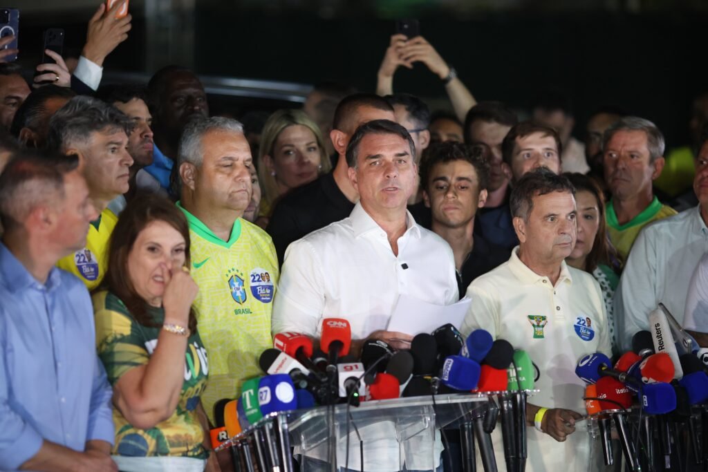 Editorial do Washington Post critica tratamento judicial a Flávio Bolsonaro