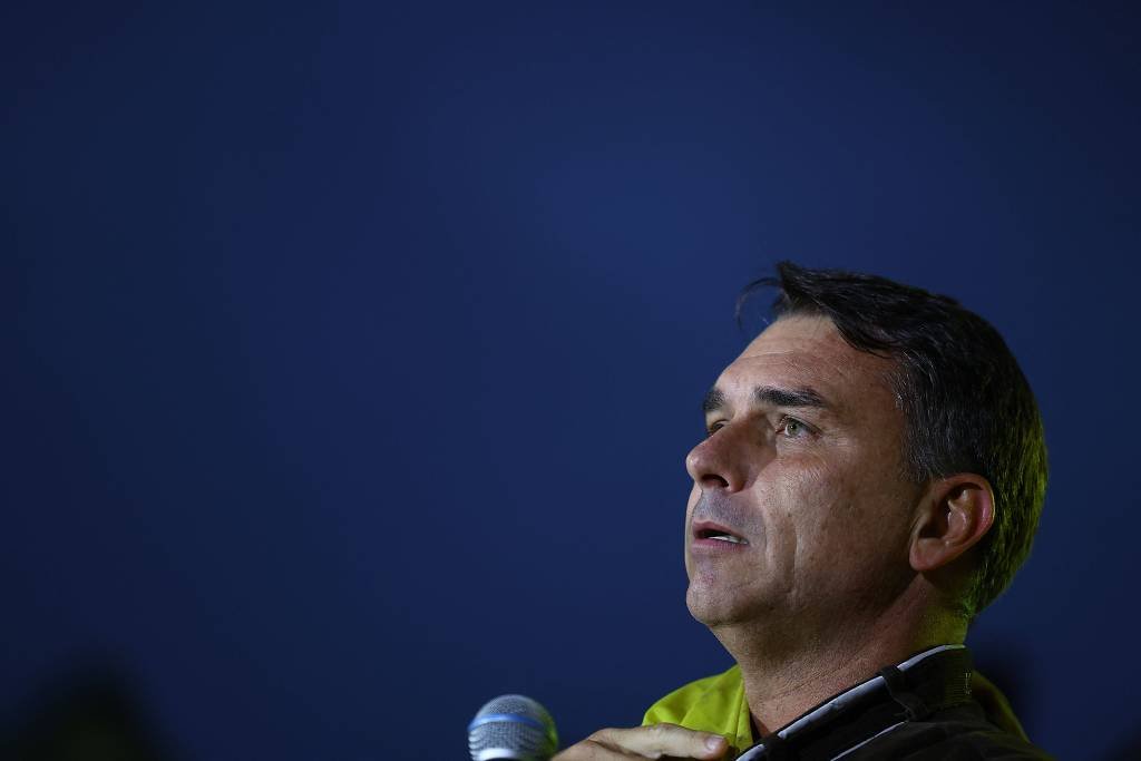 Empresa investigada por fraude financia voos de político brasileiro