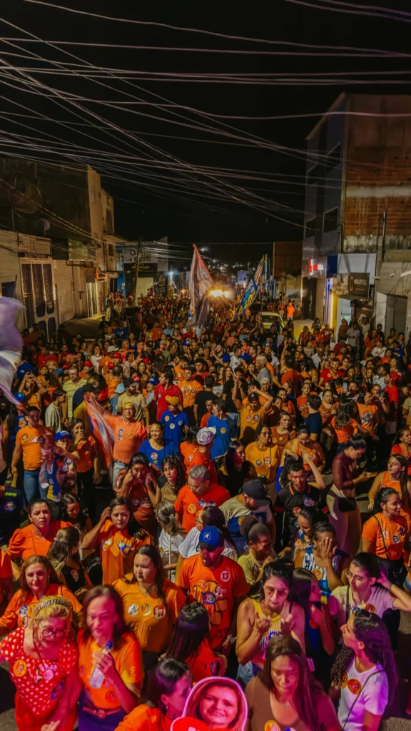 Evilásio lidera caminhada com Roberta Arraes e Fernando Filho em Araripina