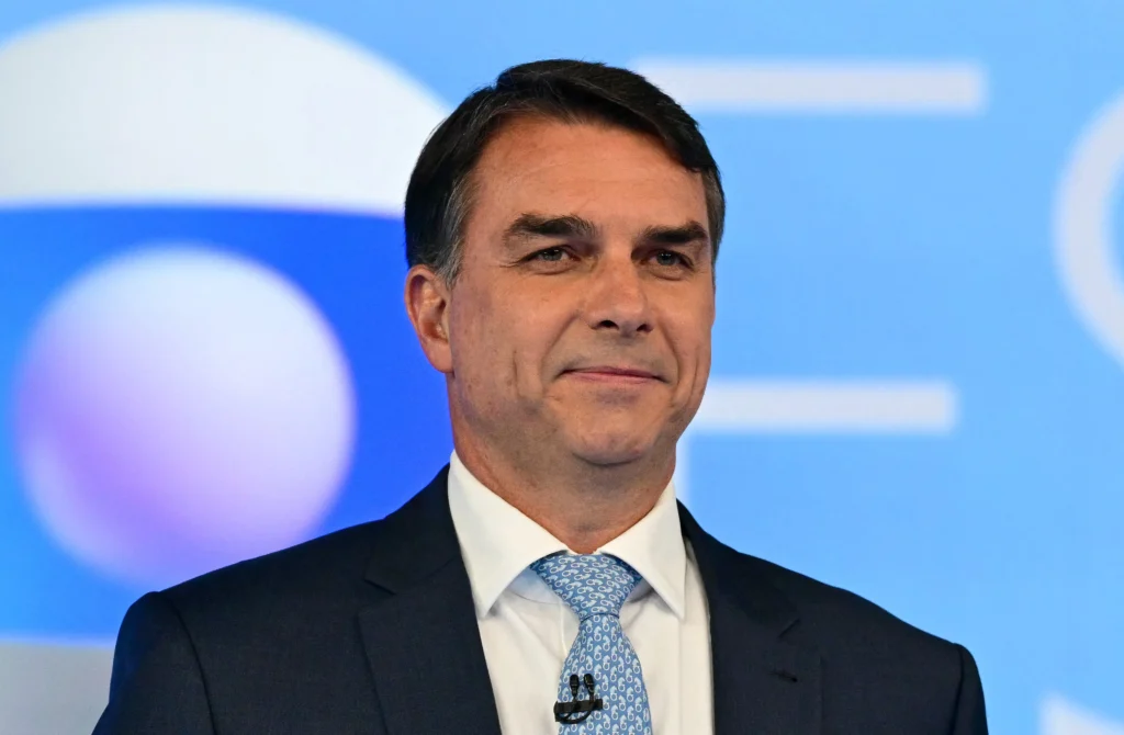 Expectativa de vitória de Flávio Bolsonaro movimenta mercado financeiro