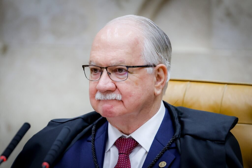 Fachin devolve investigação do INSS a Mendonça e mantém caso Master