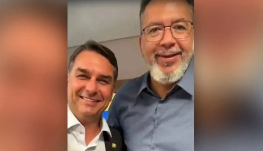 Flávio Bolsonaro defende Márcio Canella, preso por esquema de lavagem