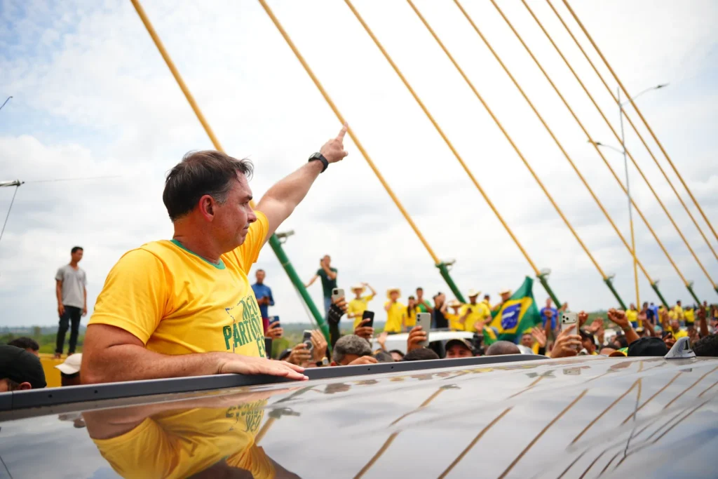 Flávio Bolsonaro propõe mudanças na política ambiental em evento no Pará