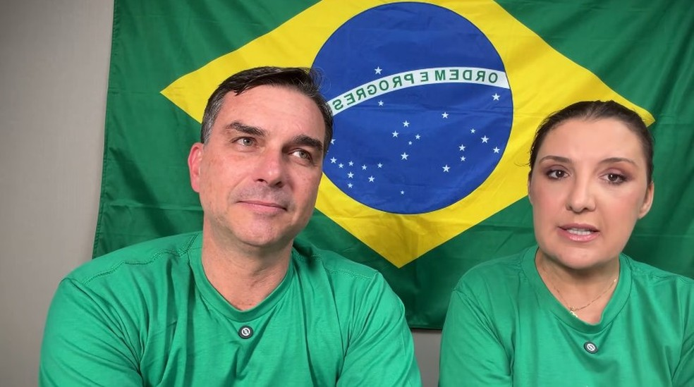 Flávio Bolsonaro propõe transição de dois anos para o Bolsa Família