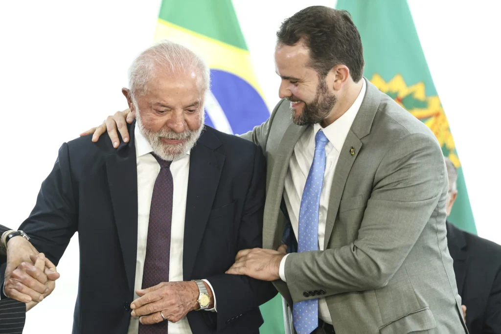 Governo considera crédito para empresas após fim da escala 6×1