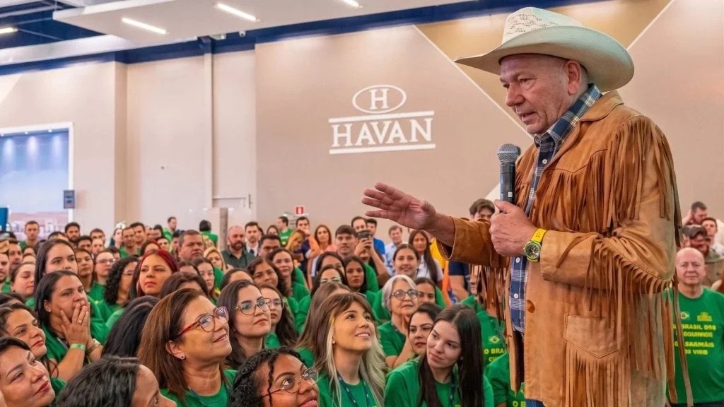 Havan enfrenta ação de R$ 30 milhões por discurso de Luciano Hang