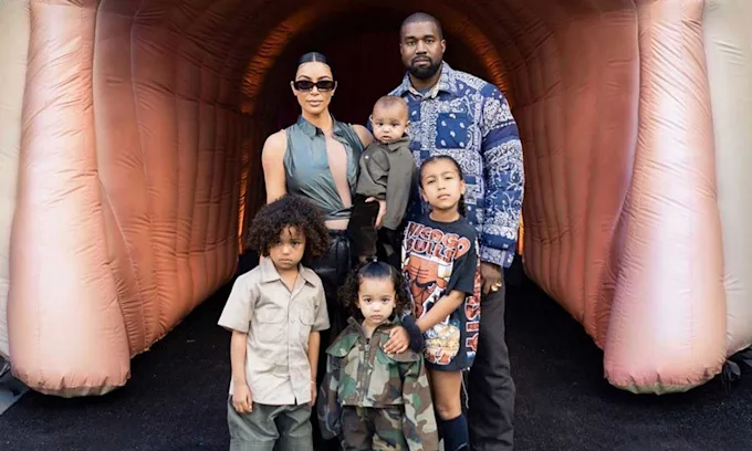Kim Kardashian enfrentou situação de risco em viagem a Uganda com Kanye West