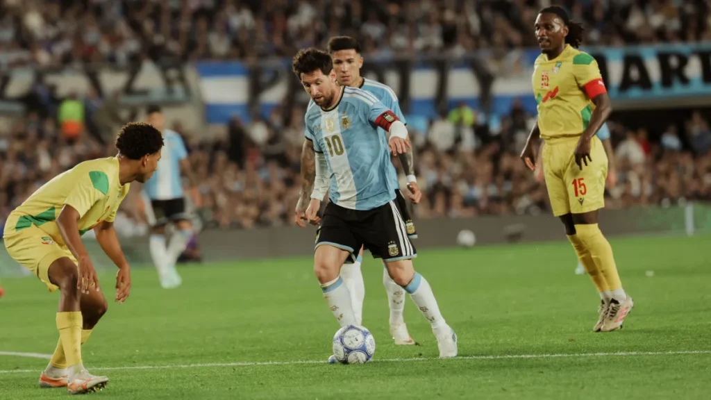 Lionel Messi encerra carreira na seleção argentina com vitória e títulos históricos