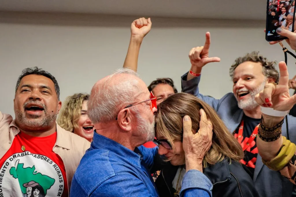 Lula agradece apoio popular após reeleição com vitória de virada