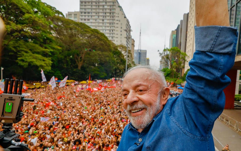 Lula confirma participação em debate e desafia adversário