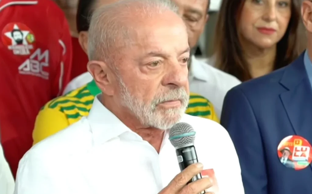 Lula critica Flávio Bolsonaro por falta de projetos aprovados
