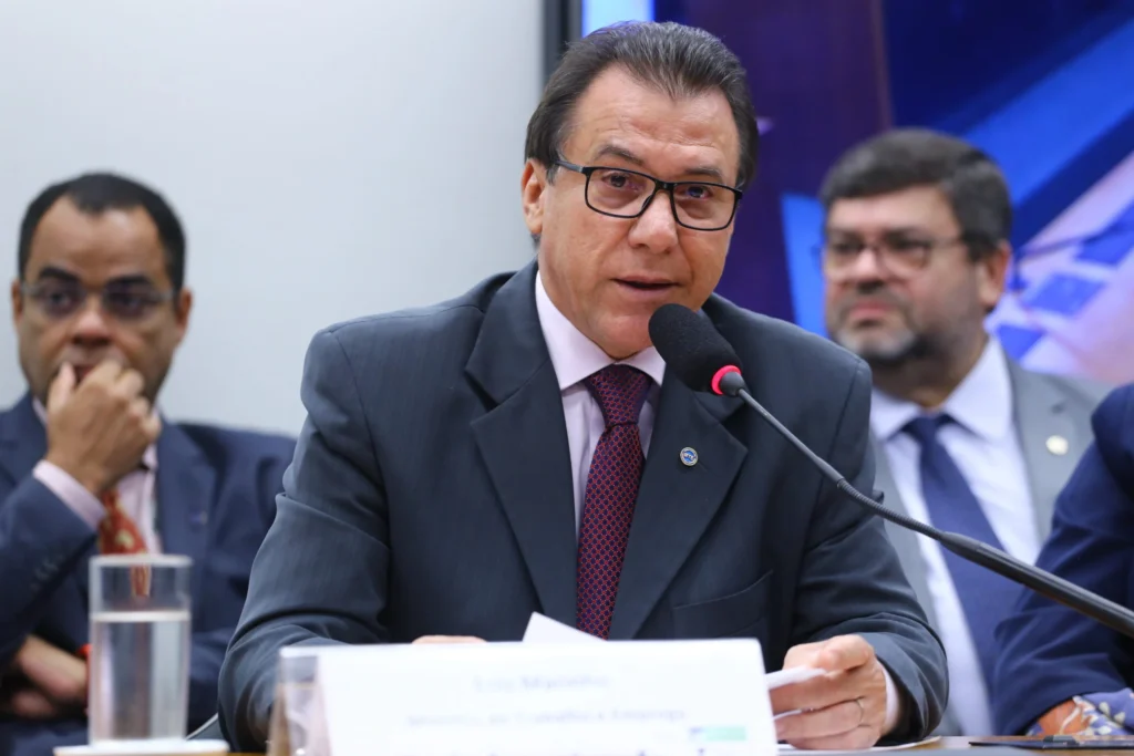 Ministro do Trabalho liga assédio eleitoral a discurso de ódio da família Bolsonaro