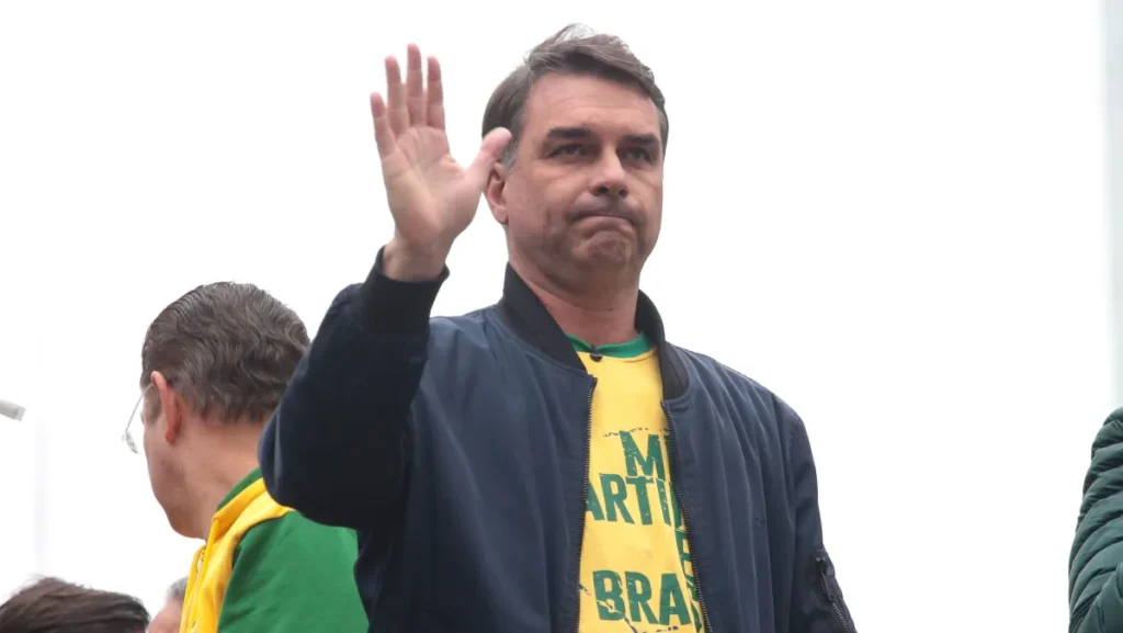 Partido Novo declara apoio a Flávio Bolsonaro no segundo turno