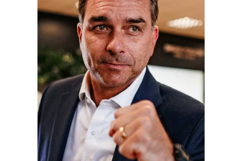 Pesquisa do instituto Gerp aponta liderança de Flávio Bolsonaro para o segundo turno