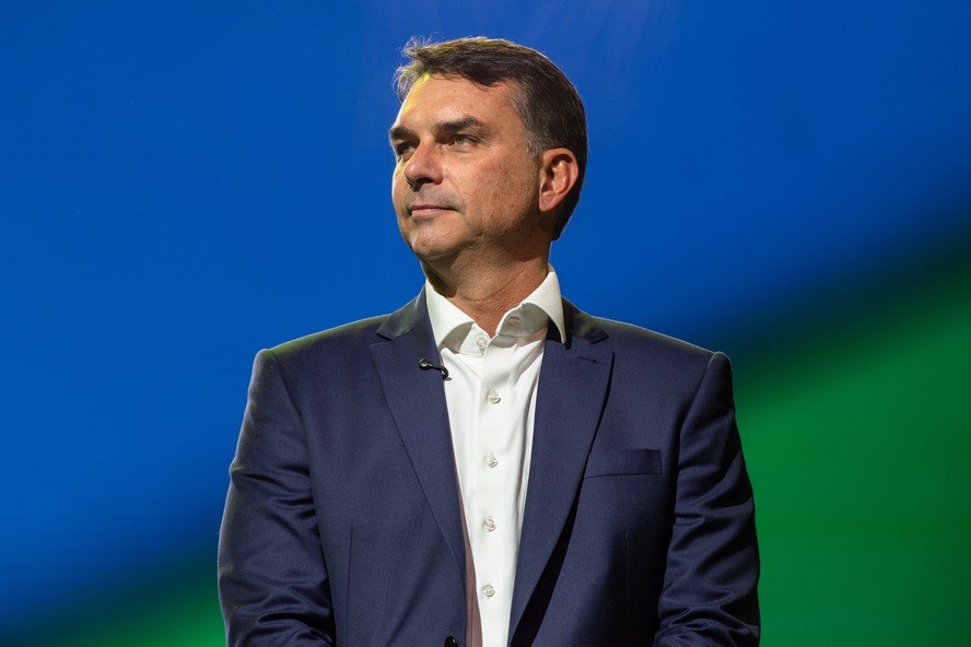 Pesquisa Meio/Ideia aponta Flávio Bolsonaro liderando com 51,1% dos votos válidos