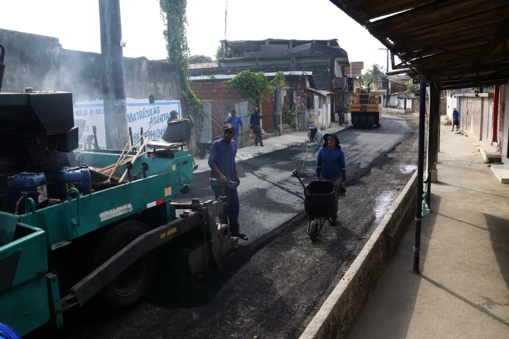 Prefeitura do Paulista avança em obras de pavimentação na Avenida Benjamin