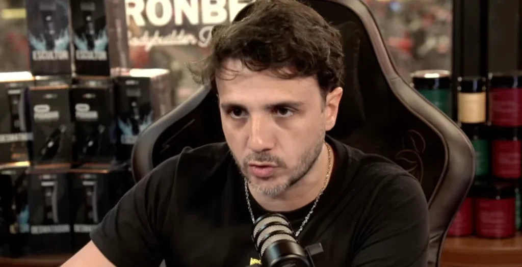 Renan Santos critica impacto do capitalismo no jantar em família