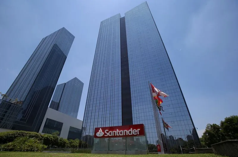 Santander Brasil enfrenta desafios econômicos e busca melhorar rentabilidade