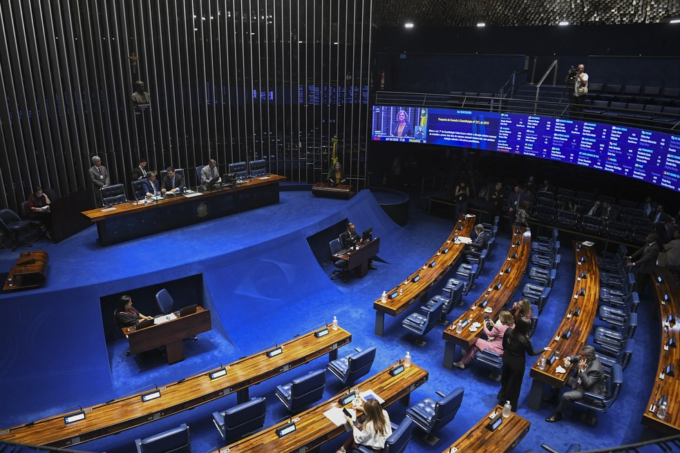 Senado vota PEC para eliminar escala 6x1 com folgas semanais