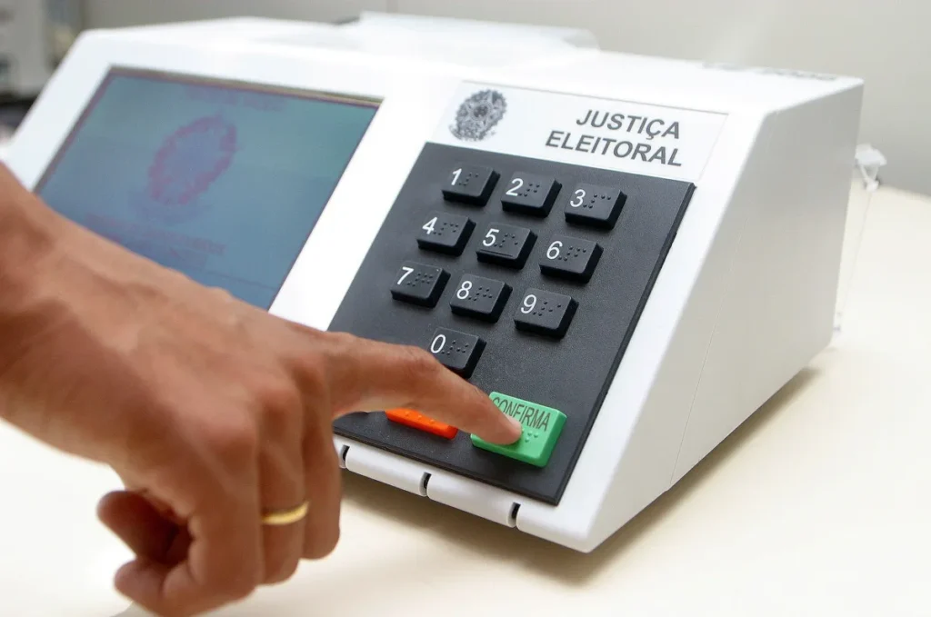 Urnas eletrônicas em 2026: mudanças visam facilitar a votação
