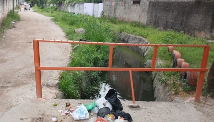 Canal imundo em Jaboatão dos Guararapes - FÁBIO JÚNIOR / VOZ DO LEITOR