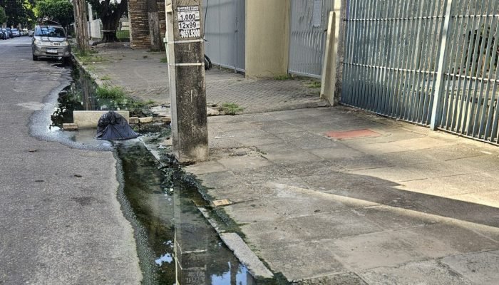 Vazamento causa transtorno a moradores de Boa Viagem - MARIA JOSÉ / VOZ DO LEITOR