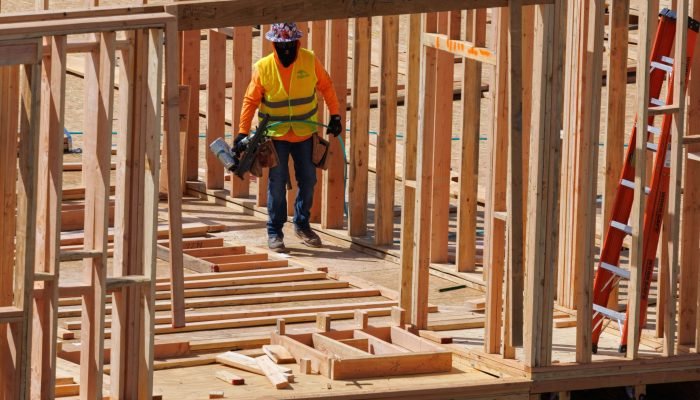 Construção de moradias em San Diego, nos EUA 18/06/2024 (Foto: Mike Blake/Reuters)