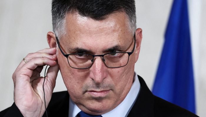 Chanceler israelense Gideon Saar em Roma 14/1/2025 REUTERS/Guglielmo Mangiapane