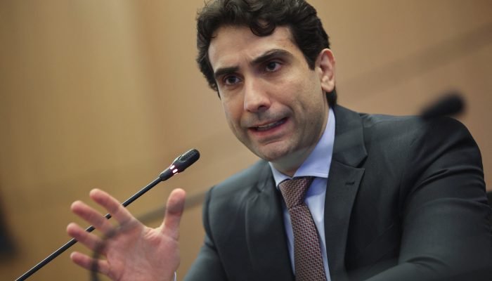 O presidente do Banco Central do Brasil, Gabriel Galipolo, participa de uma entrevista coletiva n...