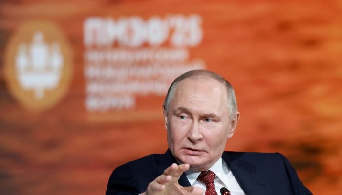 Presidente russo Vladimir Putin em São Petersburgo 20/6/2025 REUTERS/Anton Vaganov