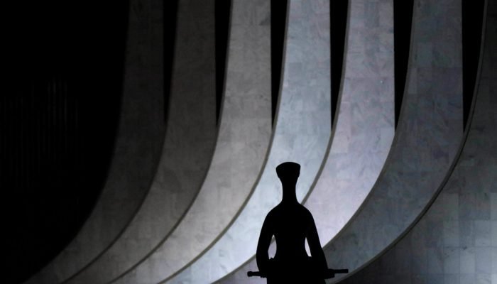 Estátua da Justiça em frente à sede do STF em Brasília 09/06/2017 REUTERS/Ueslei Marcelino