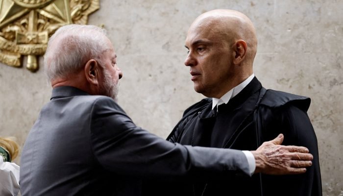 Lula cumprimenta Moraes em evento no Supremo 29/09/2025 REUTERS/Mateus Bonomi