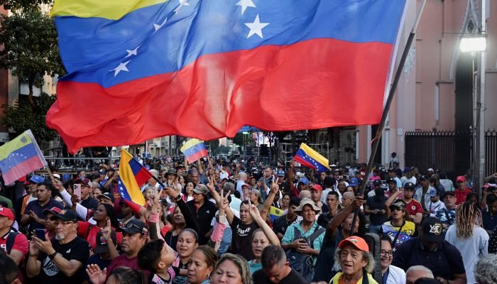Manifestação na Venezuela após captura do presidente Nicolás Maduro (Foto: REUTERS/Gaby Oraa)
