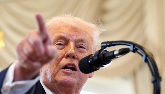 O presidente dos EUA, Donald Trump, discursa em uma cerimônia realizada para inaugurar um trecho...