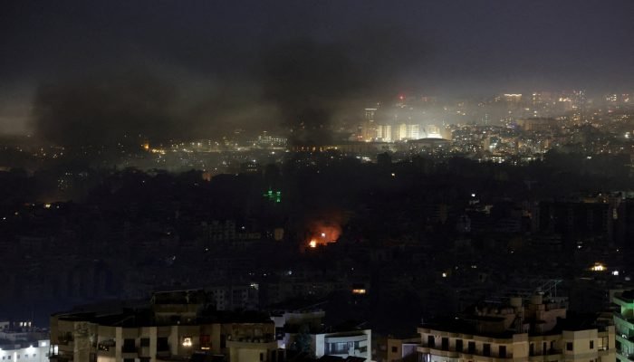 11 de março de 2026 - Fumaça em Beirute, capital do Líbano, após ataque israelense. Foto: REU...