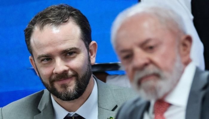 Então secretário-executivo do Ministério da Fazenda, Dario Durigan, e presidente Luiz Inácio ...