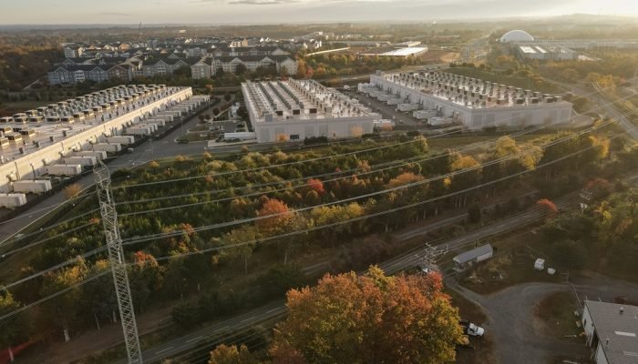 Data center da Amazon Web Services em Virgínia, EUA (Lexi Critchett/Bloomberg)