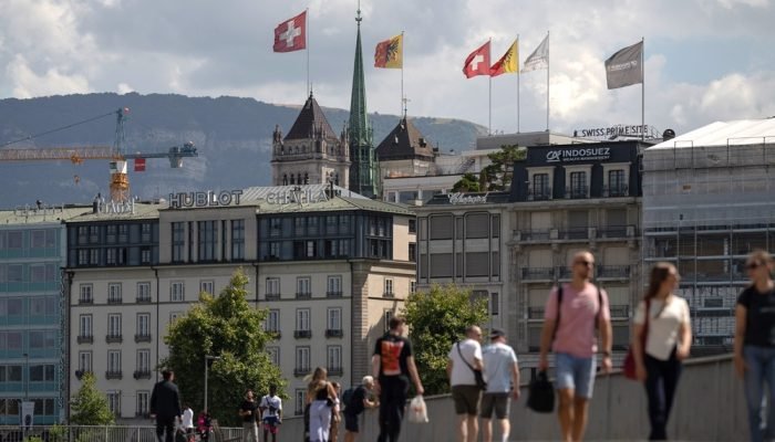 Pedestres em Genebra. Fotógrafo: Andrew Kravchenko/Bloomberg